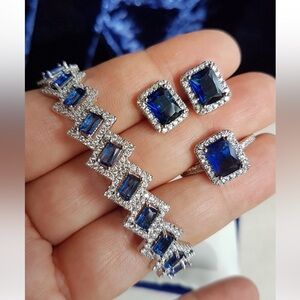 Swarovski Elements 925 Sterling Silver Blue Sapphire Halo Solitaire Ring NEW